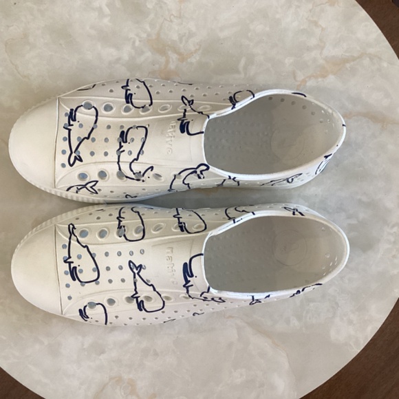 Native Jefferson whale shoes women’s 7 - Picture 2 of 6